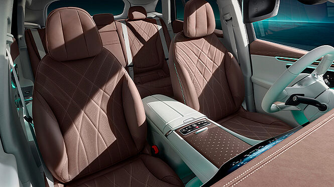 Mercedes-Benz EQE SUV Innenraumansicht mit Blick auf die Sitze